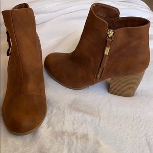 Qupid Ankle Boots with gold zipper